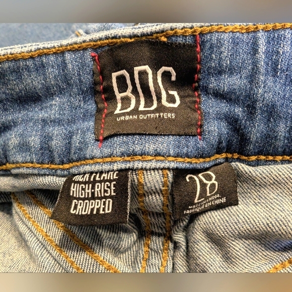 BDG Urban Outfitters Kick Flare High Rise Cropped Raw Hem Distressed Jeans  28 - Picture 9 of 11